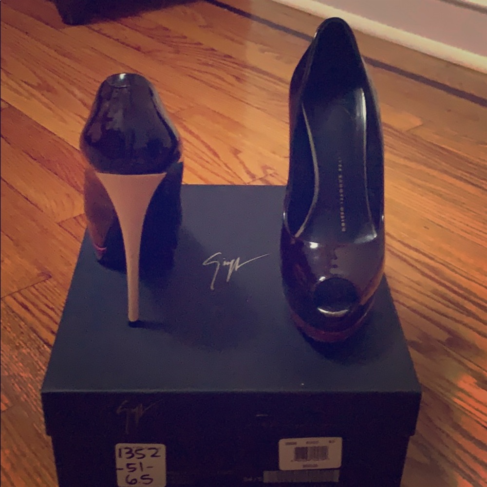 Giuseppe Pumps